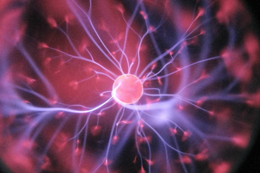 この記事では、自宅で始められる39の創造的なアプローチを、単なる暇つぶしリストとしてではなく、あなたの「生き方」をアップデートするプログラムとして提案します。